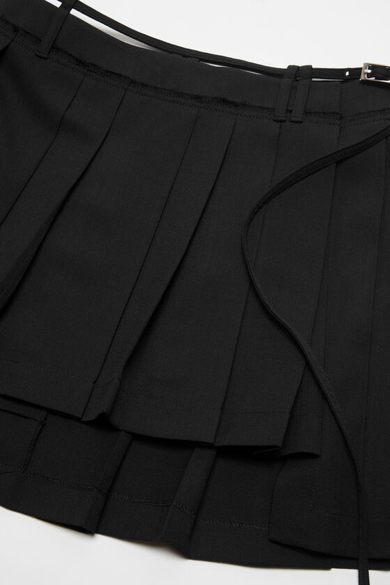 (image for) Simple Asymmetric pleated skirt